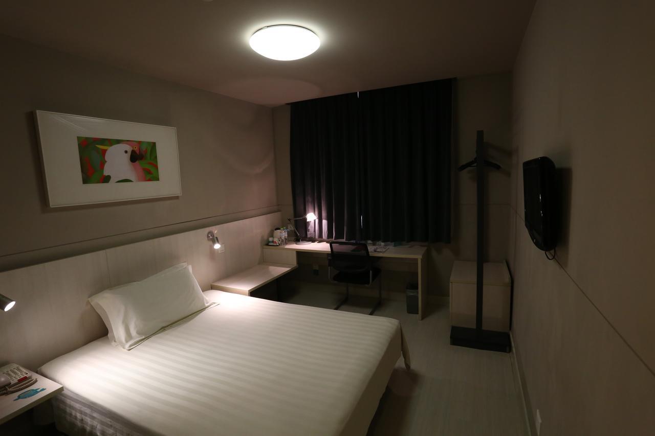 Magnolia Business Hotel Xining Railway Station Grand Cross Mojia Street Экстерьер фото